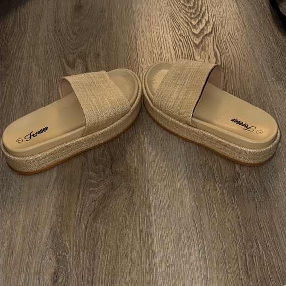 Boutique Beige Slide Sandals- size 7 - Picture 4 of 4